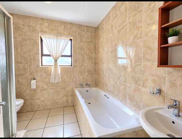 2 BEDROOM APARTMENT FOR SALE IN PARKRAND